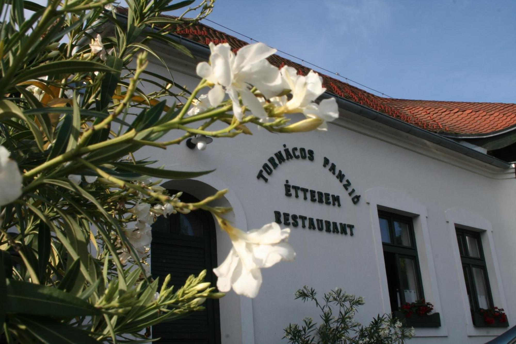 Tornacos Hotel - Hegykő Exterior foto